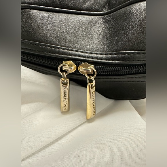 Giani Bernini Classic Black Leather Handbag - Picture 3 of 4